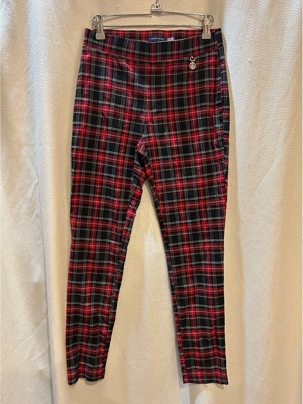 Tommy Hilfiger Women's Size 6 Red and Black Plaid Pants with Logo Charm